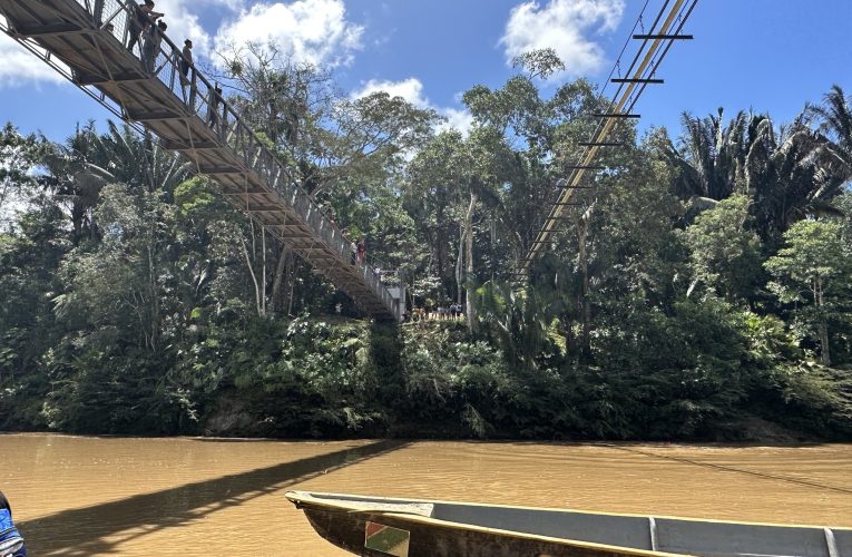 SARAYAKU INAUGURA PUENTE DESTRUIDO HACE TRES AÑOS