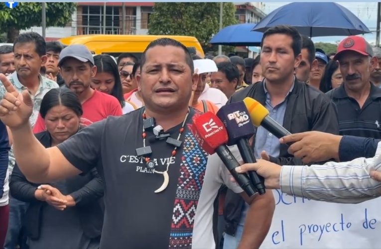 MARCHA EL TRIUNFO SE QUEDA EN PUYO HASTA QUE EL PREFECTO LES ATIENDA