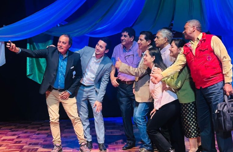 POETAS Y ESCRITORES BRILLARON EN LA GUAYSA LITERARIA