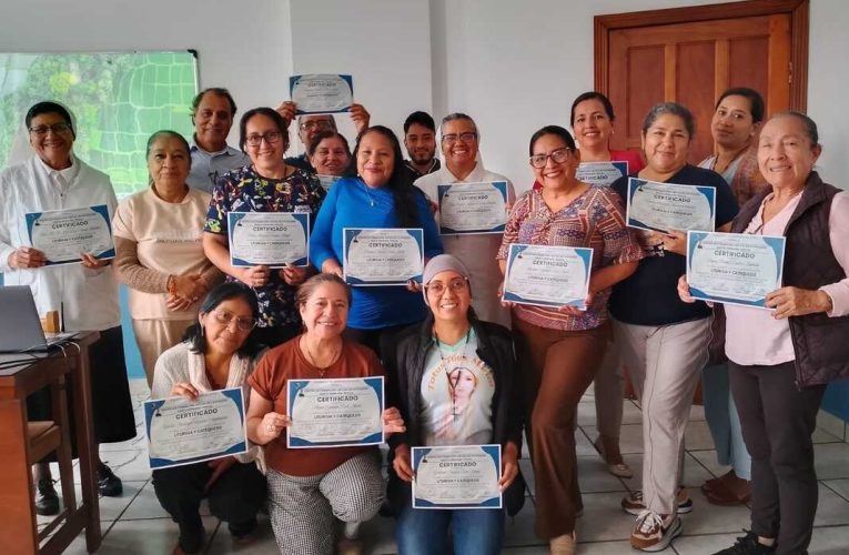 CATEQUISTAS SE CAPACITAN EN LA TRANSMISIÓN DE LA FE A NIÑOS Y JÓVENES