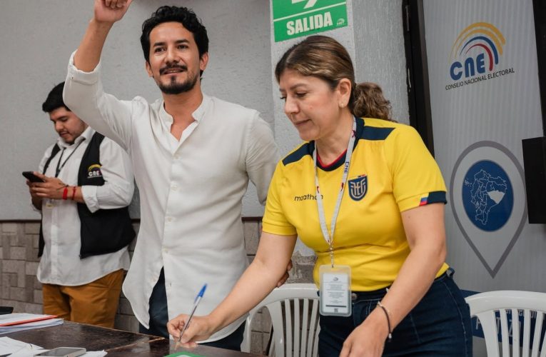 ÁLVAREZ OFICIALIZÓ LA CANDIDATURA A LA ALCALDÍA DE PASTAZA POR SEMILLA