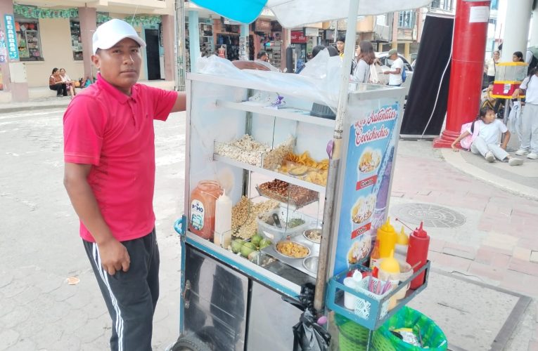 VENDEDORES DE CEVICHE VOLQUETERO RECORREN PUYO